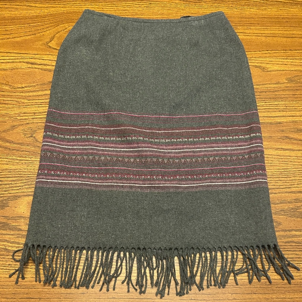 Wool blend fringed gray skirt with pink stitching, size 12P